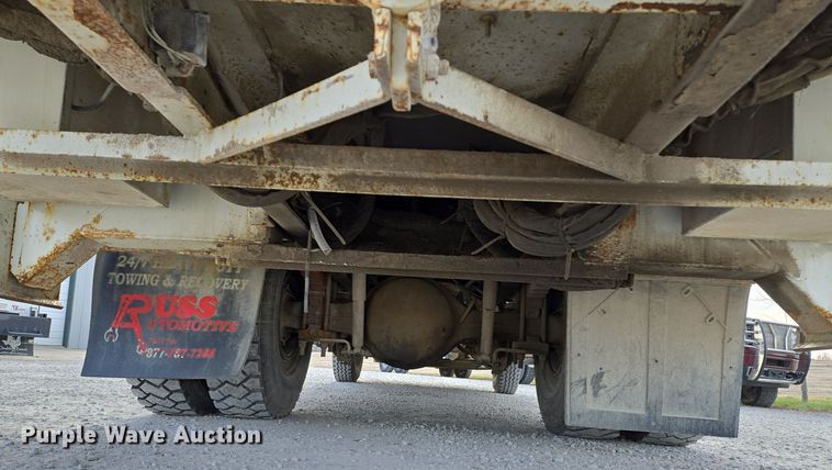 image for item EQ3669 2006 International  4300 SBA bucket truck