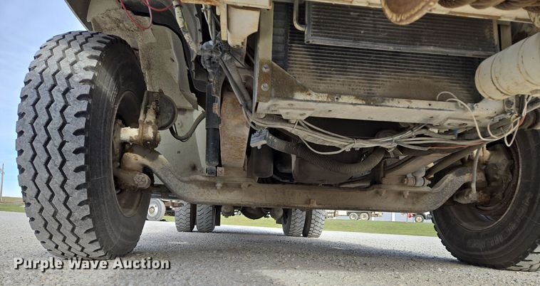 image for item EQ3669 2006 International  4300 SBA bucket truck