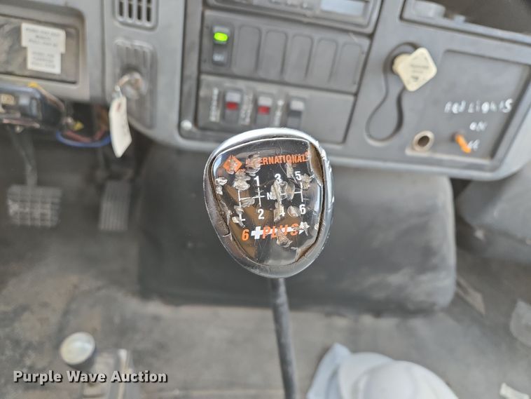 image for item EQ3669 2006 International  4300 SBA bucket truck