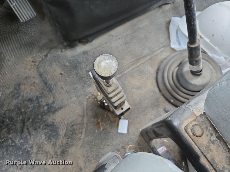 image for item EQ3669 2006 International  4300 SBA bucket truck