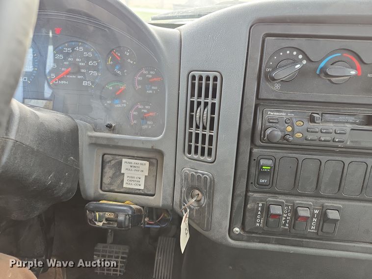 image for item EQ3669 2006 International  4300 SBA bucket truck