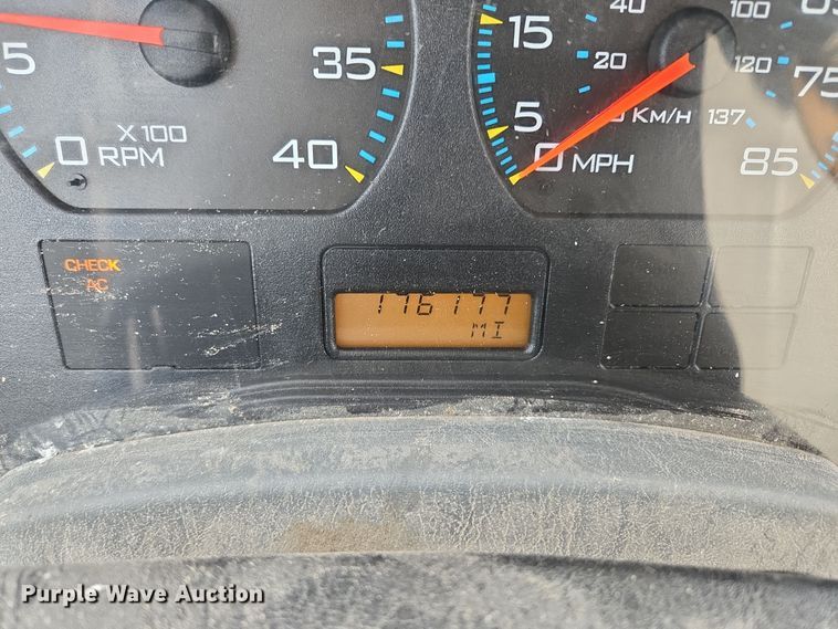 image for item EQ3669 2006 International  4300 SBA bucket truck