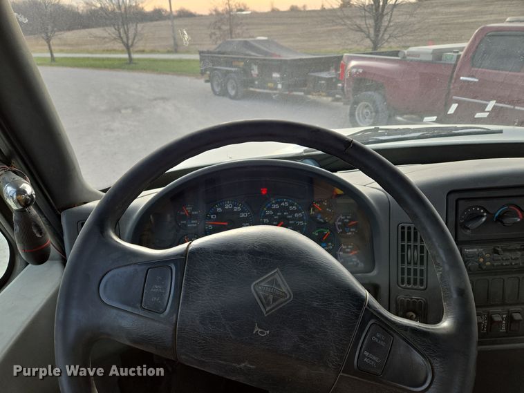 image for item EQ3669 2006 International  4300 SBA bucket truck