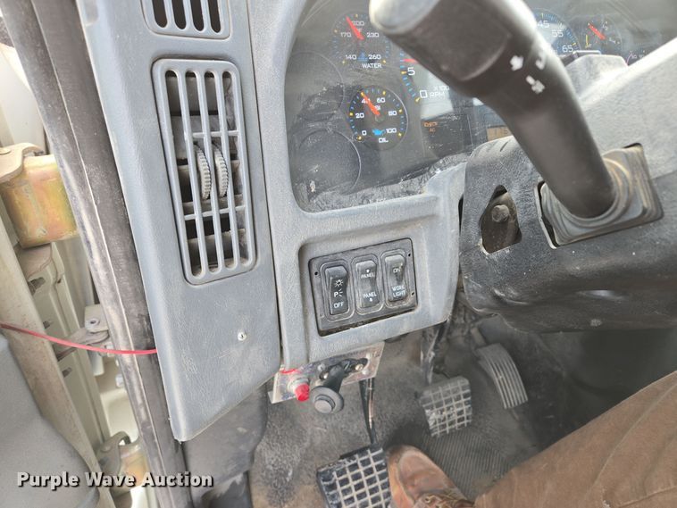 image for item EQ3669 2006 International  4300 SBA bucket truck