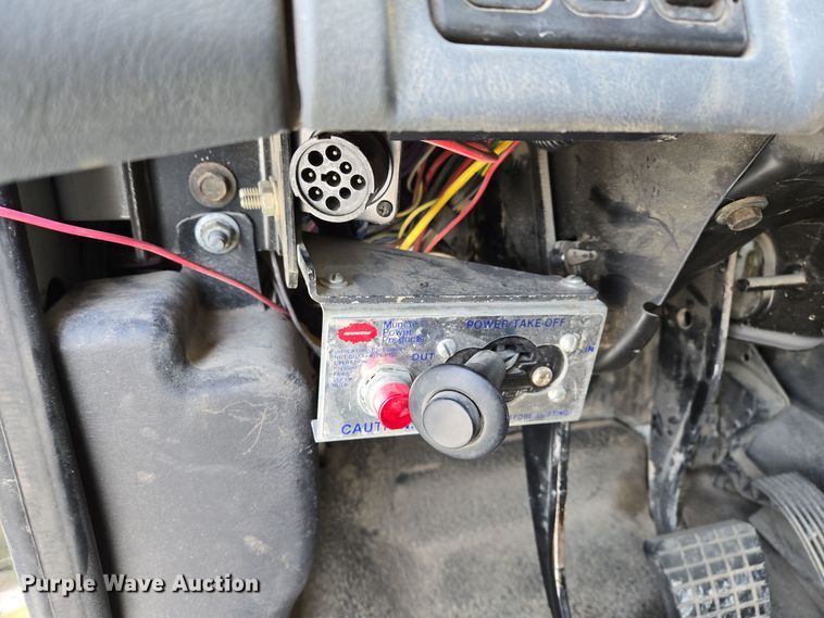 image for item EQ3669 2006 International  4300 SBA bucket truck