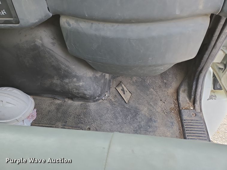 image for item EQ3669 2006 International  4300 SBA bucket truck