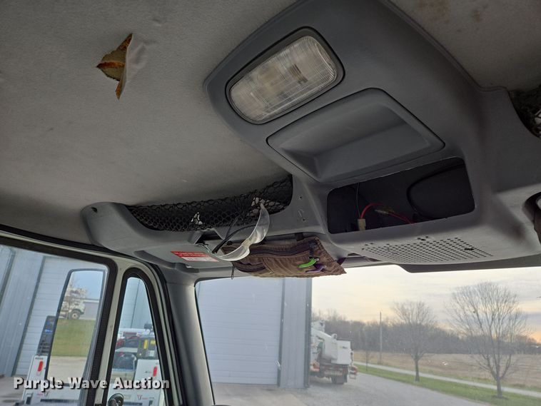 image for item EQ3669 2006 International  4300 SBA bucket truck