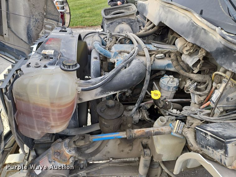 image for item EQ3669 2006 International  4300 SBA bucket truck