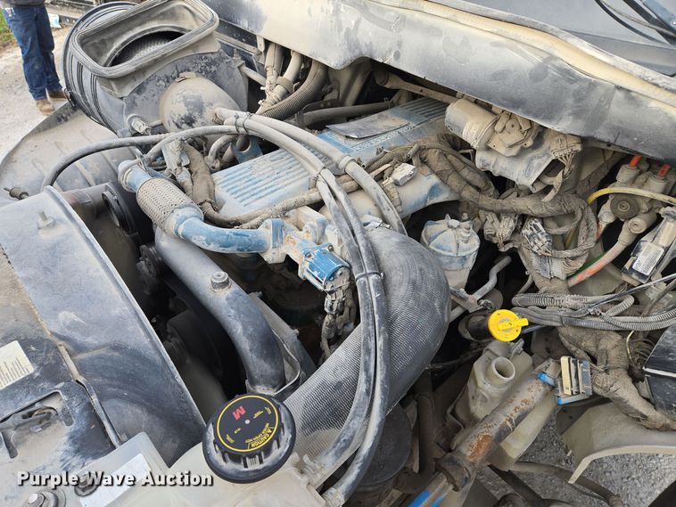 image for item EQ3669 2006 International  4300 SBA bucket truck