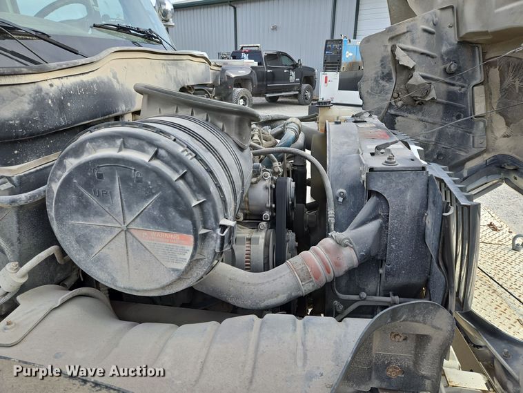 image for item EQ3669 2006 International  4300 SBA bucket truck