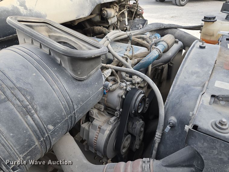 image for item EQ3669 2006 International  4300 SBA bucket truck