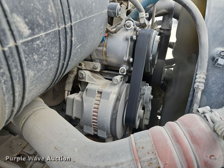 image for item EQ3669 2006 International  4300 SBA bucket truck