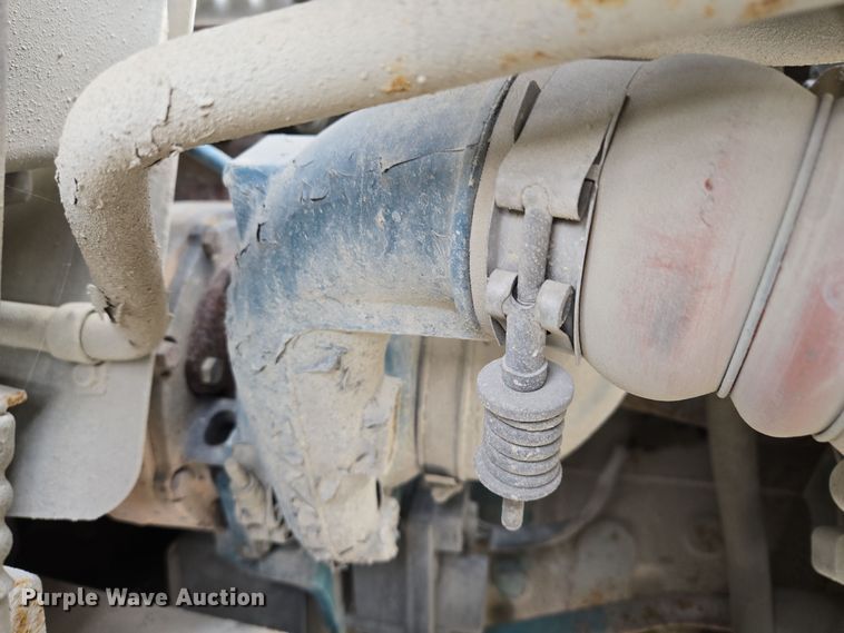 image for item EQ3669 2006 International  4300 SBA bucket truck