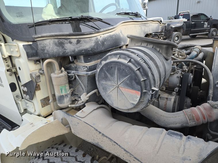 image for item EQ3669 2006 International  4300 SBA bucket truck