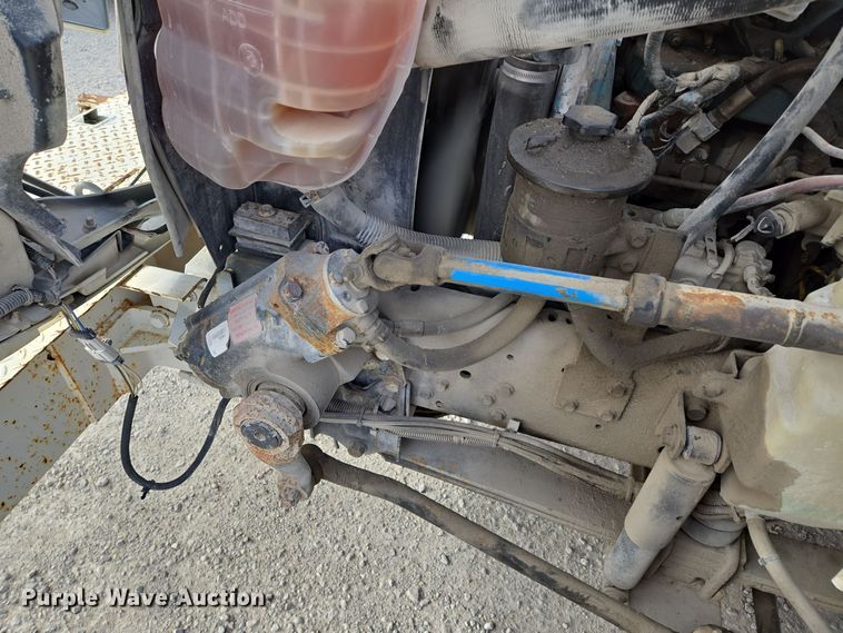 image for item EQ3669 2006 International  4300 SBA bucket truck