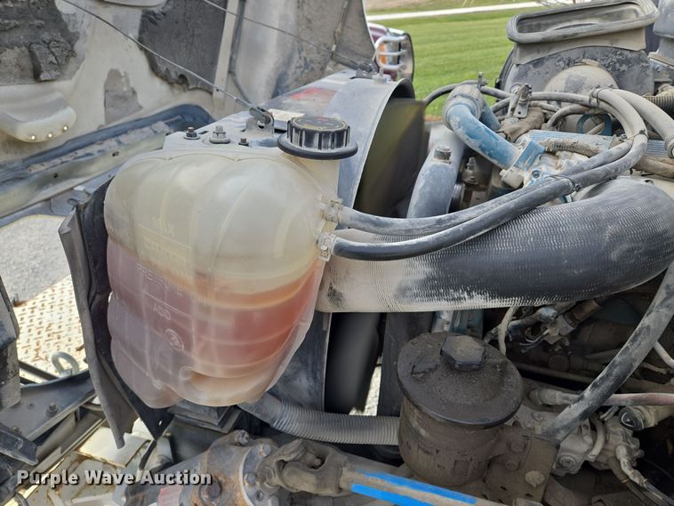 image for item EQ3669 2006 International  4300 SBA bucket truck