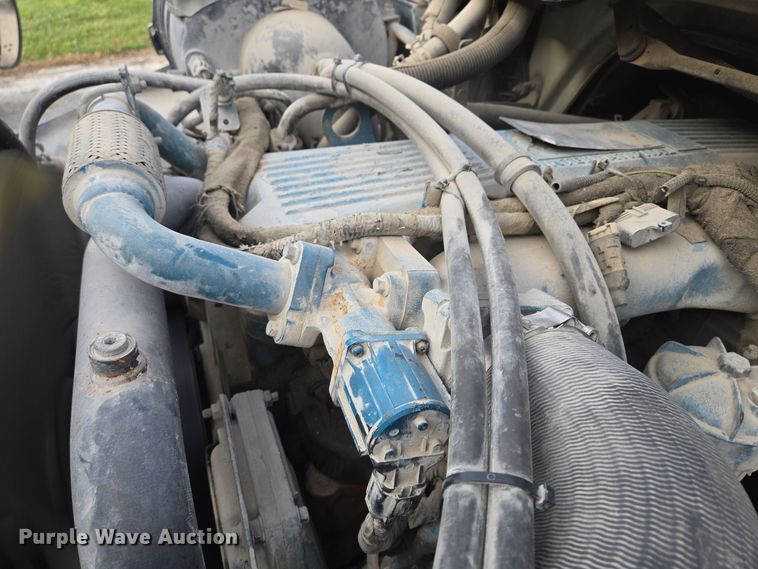 image for item EQ3669 2006 International  4300 SBA bucket truck