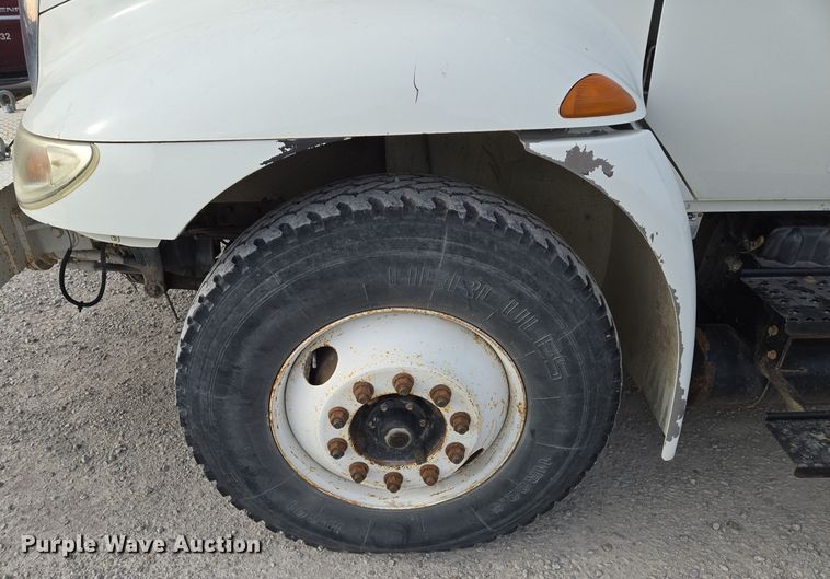 image for item EQ3669 2006 International  4300 SBA bucket truck