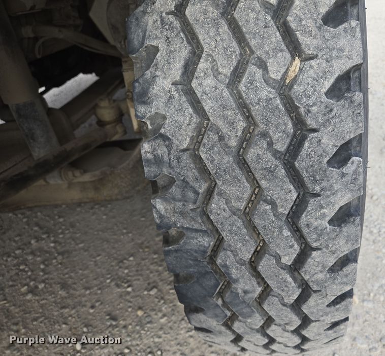 image for item EQ3669 2006 International  4300 SBA bucket truck