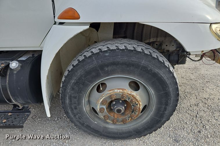 image for item EQ3669 2006 International  4300 SBA bucket truck