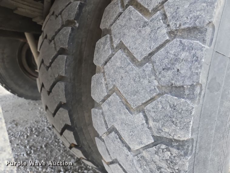 image for item EQ3669 2006 International  4300 SBA bucket truck