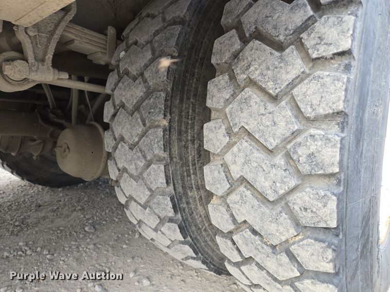 image for item EQ3669 2006 International  4300 SBA bucket truck