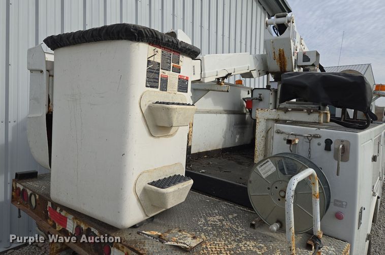 image for item EQ3670 2009 Dodge  Ram 5500HD bucket truck