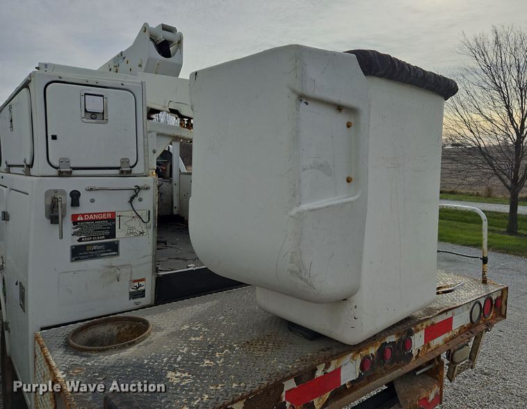 image for item EQ3670 2009 Dodge  Ram 5500HD bucket truck