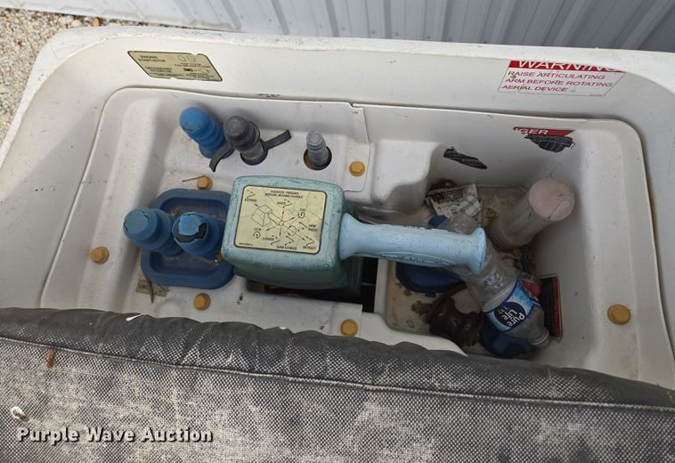 image for item EQ3670 2009 Dodge  Ram 5500HD bucket truck