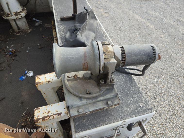 image for item EQ3670 2009 Dodge  Ram 5500HD bucket truck