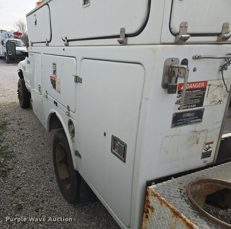 image for item EQ3670 2009 Dodge  Ram 5500HD bucket truck