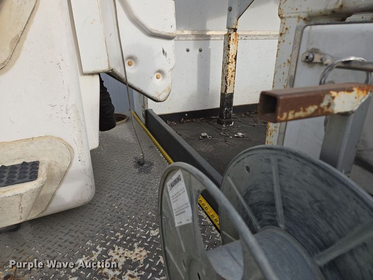 image for item EQ3670 2009 Dodge  Ram 5500HD bucket truck