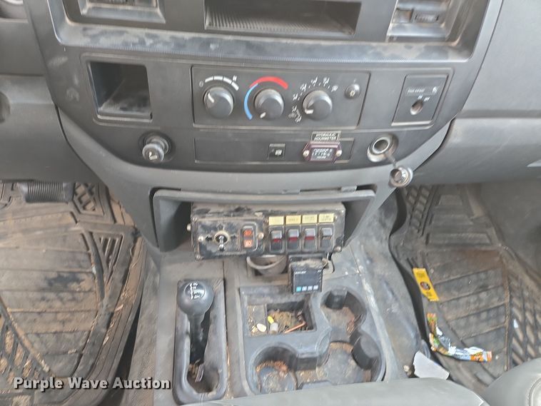 image for item EQ3670 2009 Dodge  Ram 5500HD bucket truck