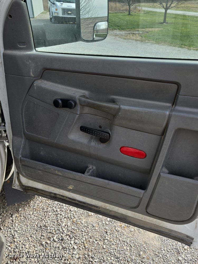 image for item EQ3670 2009 Dodge  Ram 5500HD bucket truck