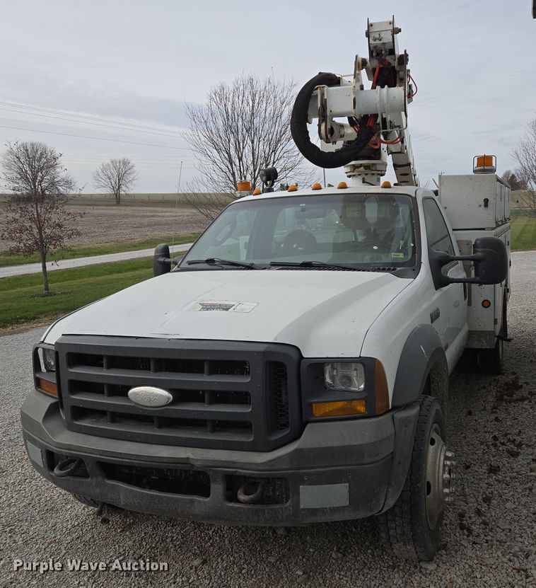 image for item EQ3671 2005 Ford  F550 Super Duty XL   bucket truck