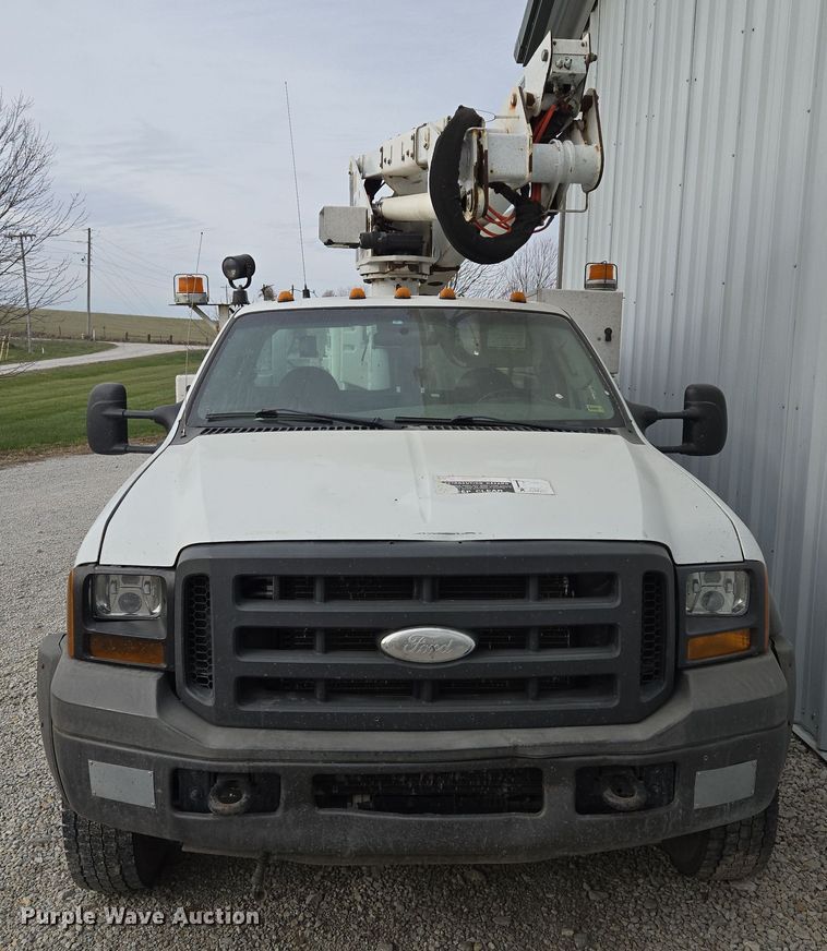 image for item EQ3671 2005 Ford  F550 Super Duty XL   bucket truck