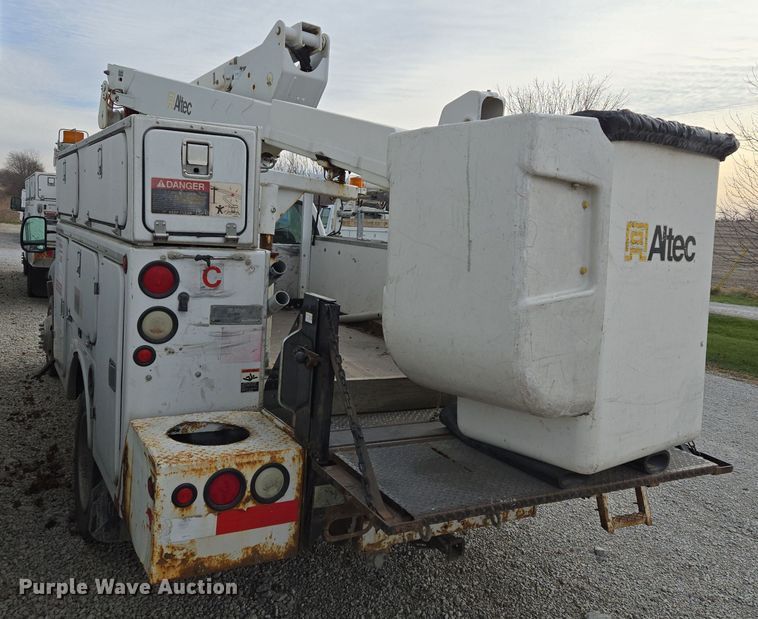 image for item EQ3671 2005 Ford  F550 Super Duty XL   bucket truck