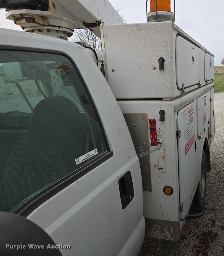 image for item EQ3671 2005 Ford  F550 Super Duty XL   bucket truck