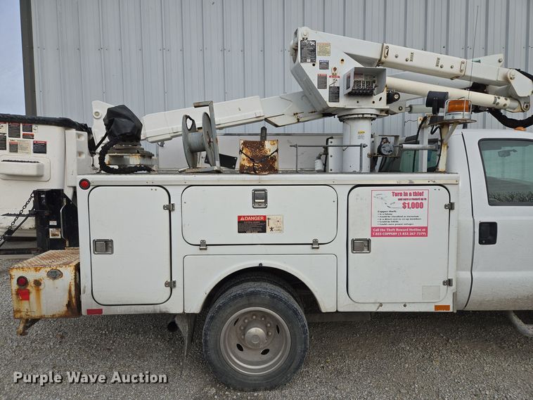 image for item EQ3671 2005 Ford  F550 Super Duty XL   bucket truck