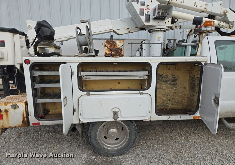 image for item EQ3671 2005 Ford  F550 Super Duty XL   bucket truck