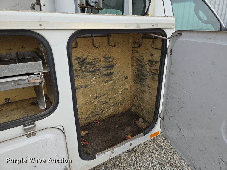 image for item EQ3671 2005 Ford  F550 Super Duty XL   bucket truck