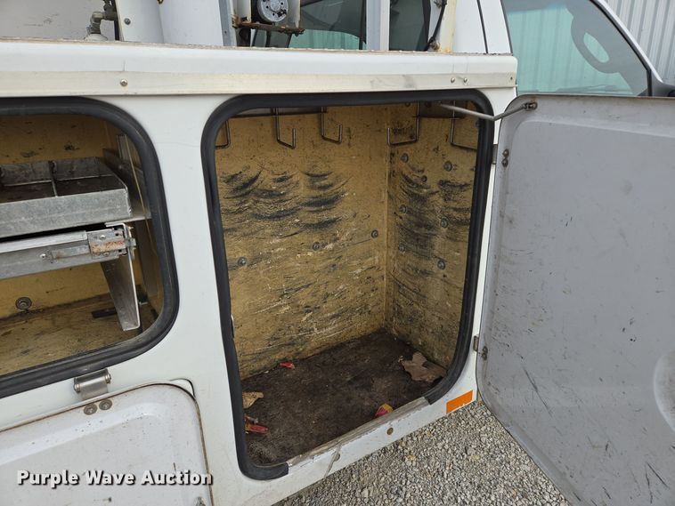 image for item EQ3671 2005 Ford  F550 Super Duty XL   bucket truck