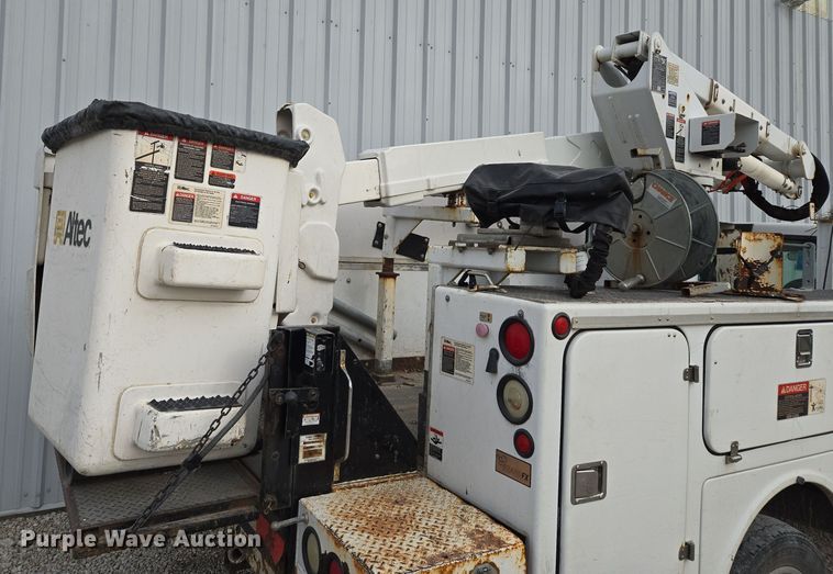 image for item EQ3671 2005 Ford  F550 Super Duty XL   bucket truck