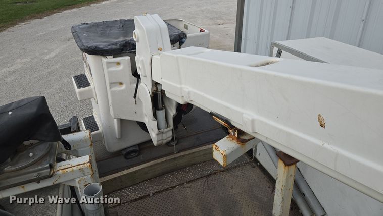 image for item EQ3671 2005 Ford  F550 Super Duty XL   bucket truck