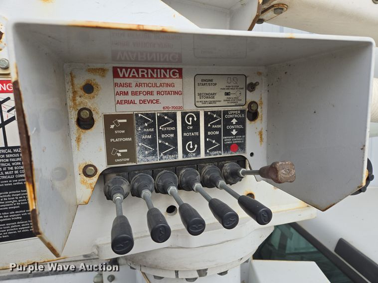 image for item EQ3671 2005 Ford  F550 Super Duty XL   bucket truck