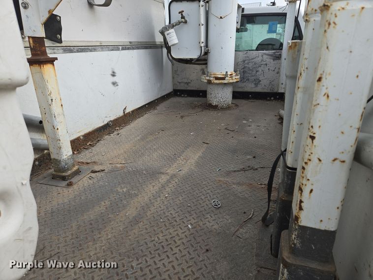 image for item EQ3671 2005 Ford  F550 Super Duty XL   bucket truck