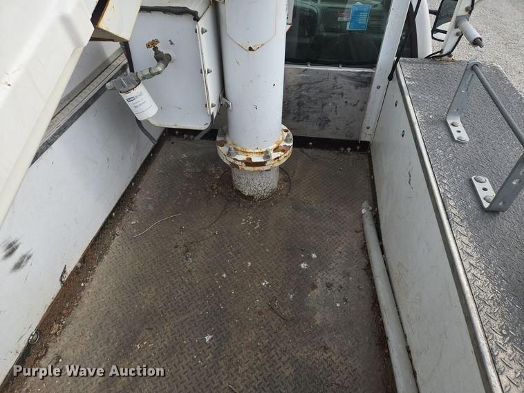 image for item EQ3671 2005 Ford  F550 Super Duty XL   bucket truck