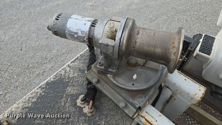 image for item EQ3671 2005 Ford  F550 Super Duty XL   bucket truck