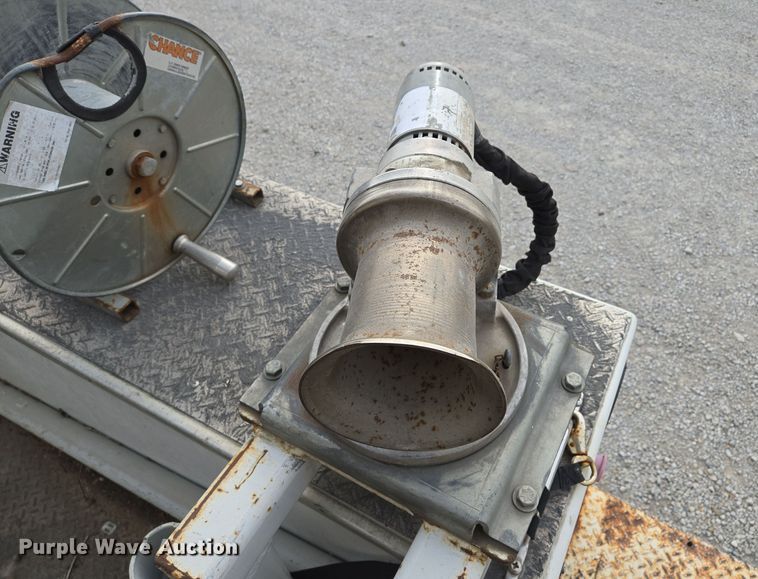 image for item EQ3671 2005 Ford  F550 Super Duty XL   bucket truck