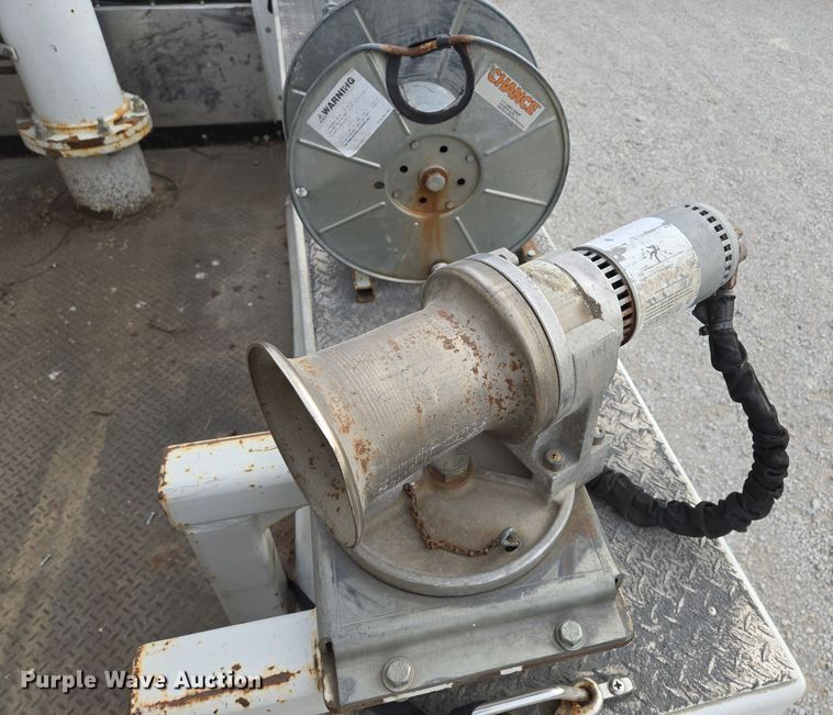 image for item EQ3671 2005 Ford  F550 Super Duty XL   bucket truck